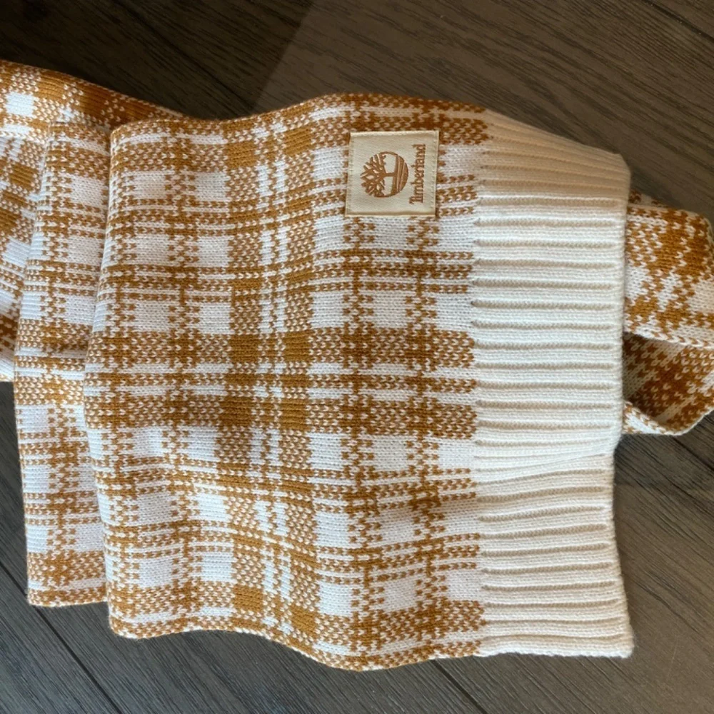 New! Timberland Tan and Cream Scarf wrap33889 NWT